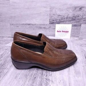 Aravon by New Balance Kiley Floral Cut Out Leather Loafer Brown Women's sz 5.5